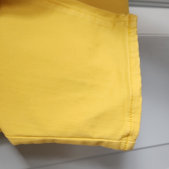 Old Navy, Woman's Sz 8, Mid Rise, Lemon Yellow, 3 Pockets Front, 2 in Back - Picture 6 of 12